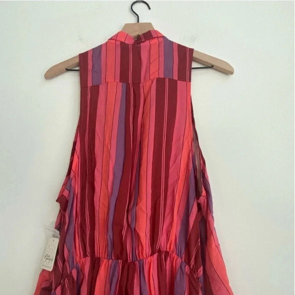 NWT Free People Mackenzie Wrap Button-Up Sleeveless Top
Floral Combo OB1314283 - Picture 12 of 12